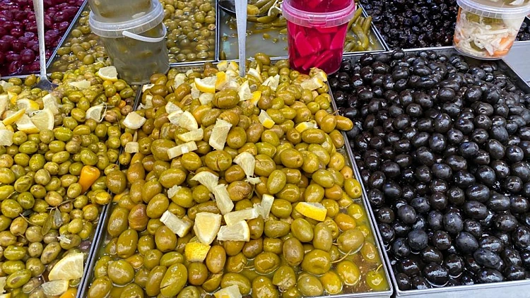 חמוצים? אצלם זו מחמאה! הכירו את "חמוצי כרמל", החמוצים האהובים ביותר ברמלה | רשת 13