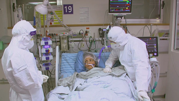 "המוות הפך לבן בית כאן": בחזרה למחלקת הקורונה המסוכנת בישראל