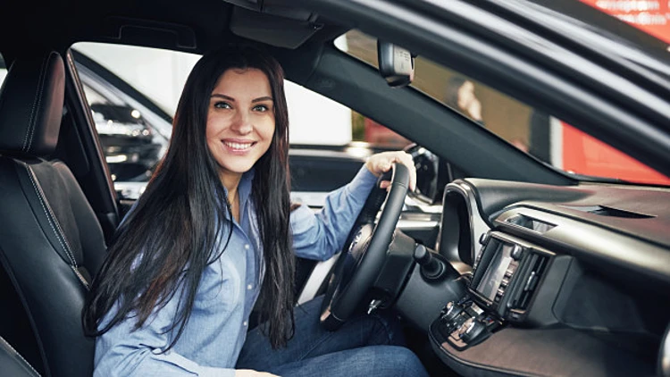 נותנים למישהו אחר לנהוג ברכב? אל תשכחו לעדכן את הביטוח | רשת 13