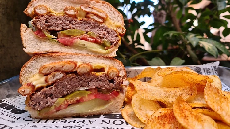 Jeno's: חגיגה של טעמים מסביב לעולם עד לפתח הבית | רשת 13