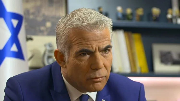 לפיד בריאיון: "לא דיברתי עם גנץ ואשכנזי מאז הפירוק"