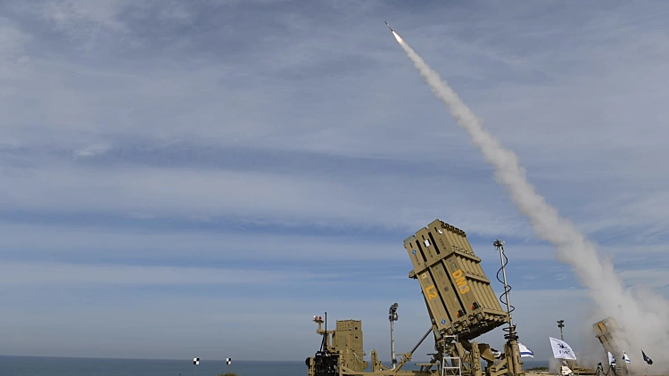 עשור ליירוט הראשון של כיפת ברזל - ששינה את כללי המשחק בדרום