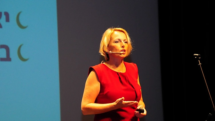 שמונה יסודות למשפחה מאושרת | רשת 13