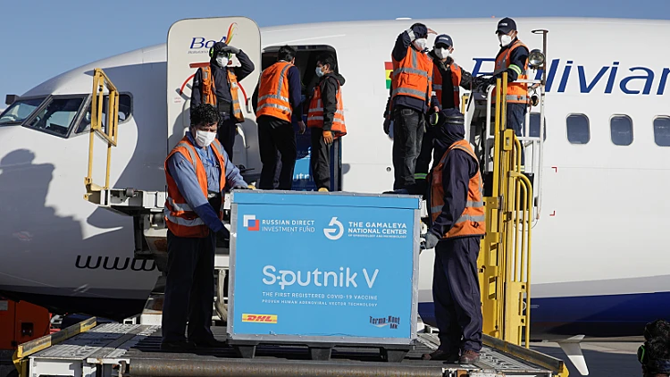 תוצאות הניסוי קובעות: החיסון הרוסי ספוטניק נמצא יעיל ב-91.6% | חדשות 13