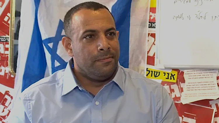 הערב: אביר קארה מגיב בריאיון בלעדי לטענות על התבטאויותיו