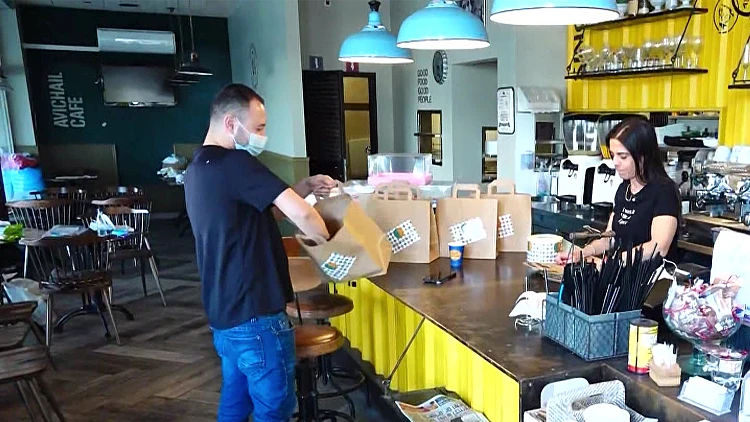 ההכנות לפתיחת החנויות, המסעדות וחדרי הכושר למחוסנים בעיצומן