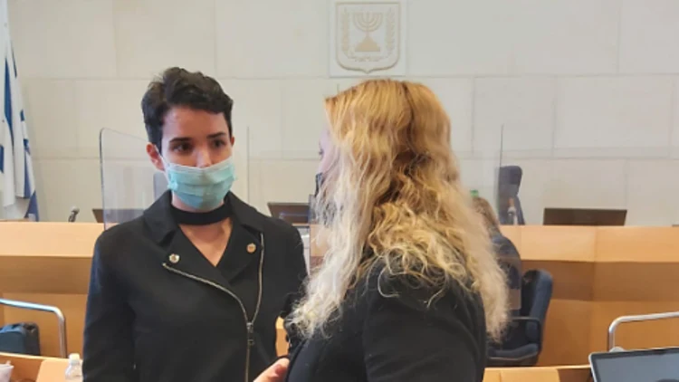 שירה איסקוב מעידה בביהמ"ש: "אמרתי 'תפסיק, אני רוצה לחיות'"