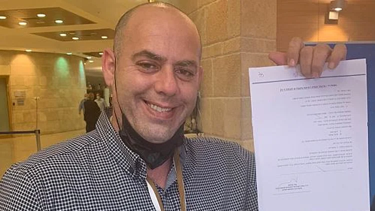 יו"ר מפלגת "עצמנו", דותן סופר, ביום הגשת הרשימות לכנסת
