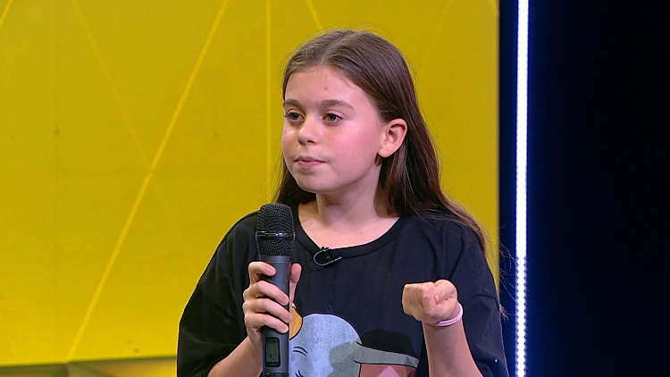 הילדה נגה ציזנר בסטנדאפ קורע במיוחד על אוכל!