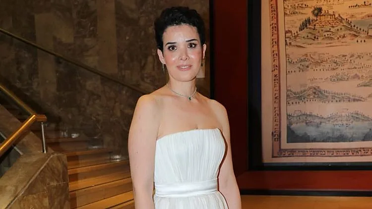 שירה איסקוב בשבוע האופנה קורנית 2021