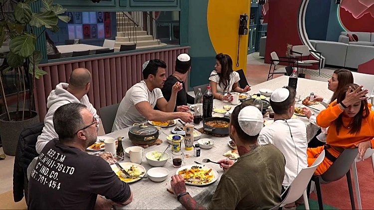 טיימליין האח הגדול – היום ה-98: האח הגדול מבהיל את הדיירים! | רשת 13