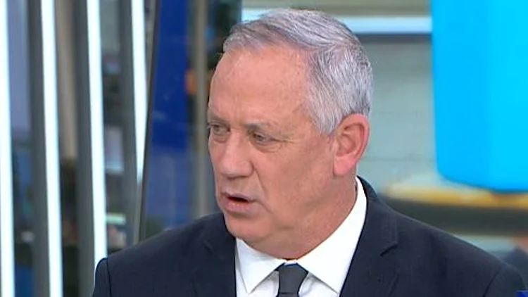 גנץ: "אני נשאר בממשלה כדי להשגיח שרה"מ לא יפגע במערכת המשפט"