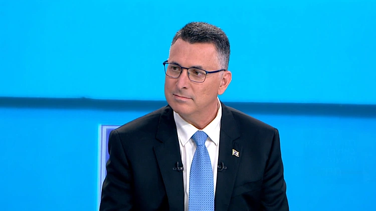 סער נגד בנט: "נראה שהוא מוכן להשלים לנתניהו 61"