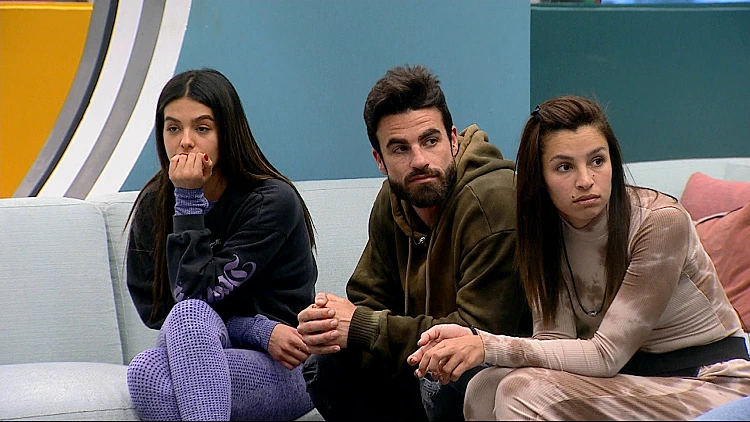 מחוברים: הדיירים מפצחים את סיסמת ה-WIFI ונחשפים לקטעים ששודרו במהלך העונה