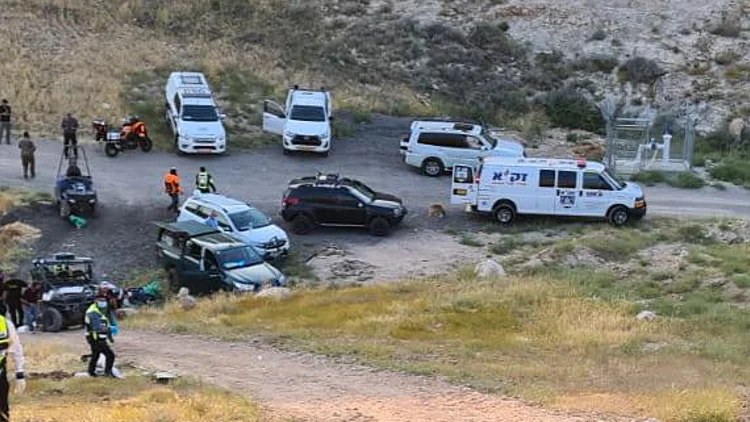 טרגדיה סמוך לכפר אדומים: בת 10 נהרגה בהתהפכות טרקטורון