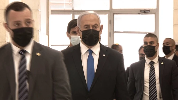 הפרקליטות תעביר לפרקליטי נתניהו שיחות בין ישועה לפוליטיקאים