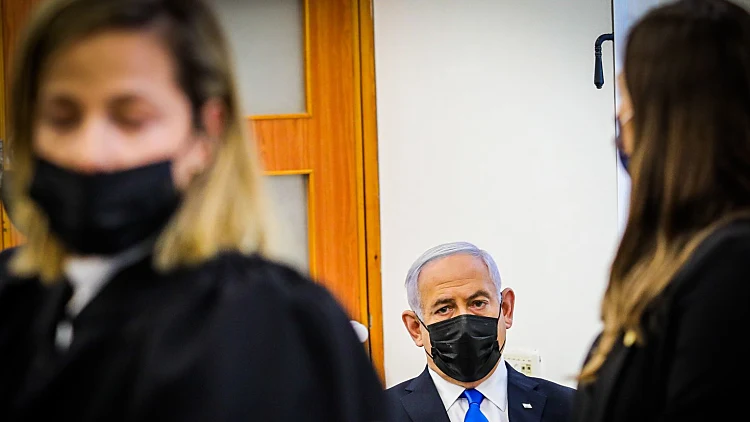 פרקליטי נתניהו יבקשו לדחות את החקירה הנגדית של אילן ישועה