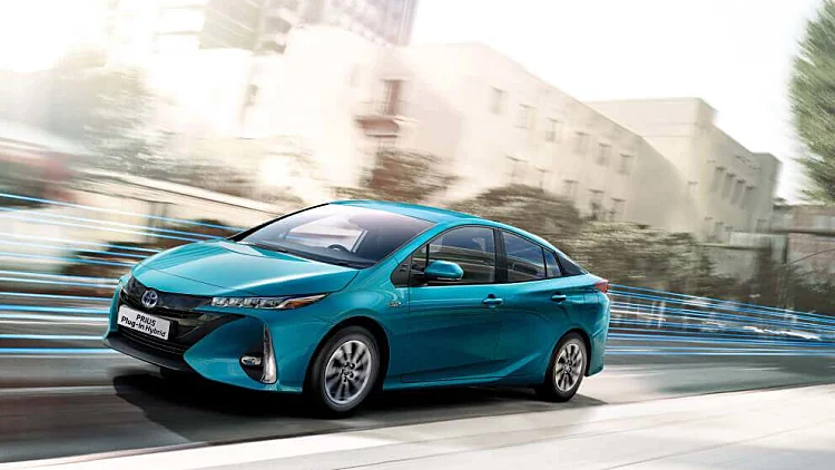 Toyota Prius Plug In 2019 Hero