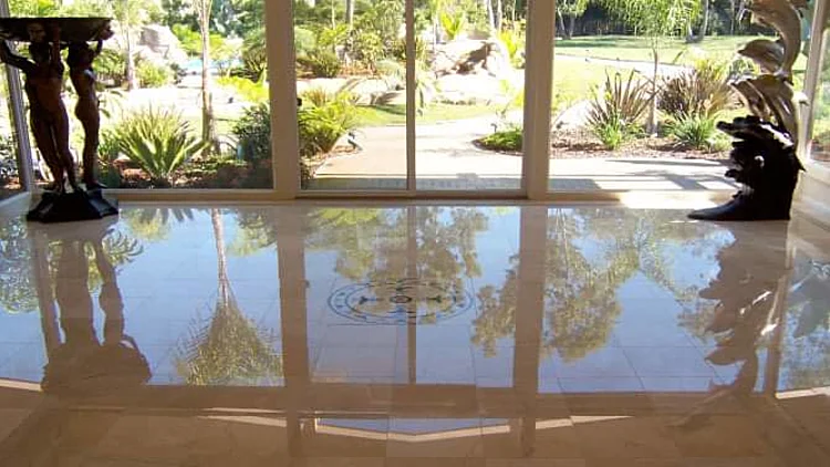 חברת ניקיון א.ש – מוכנים לתקופת מעבר הבתים | רשת 13