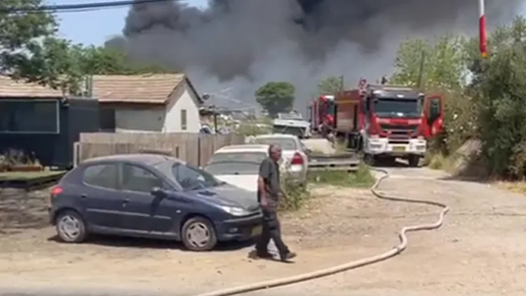 שריפה במושב זיתן הסמוך לנתב"ג