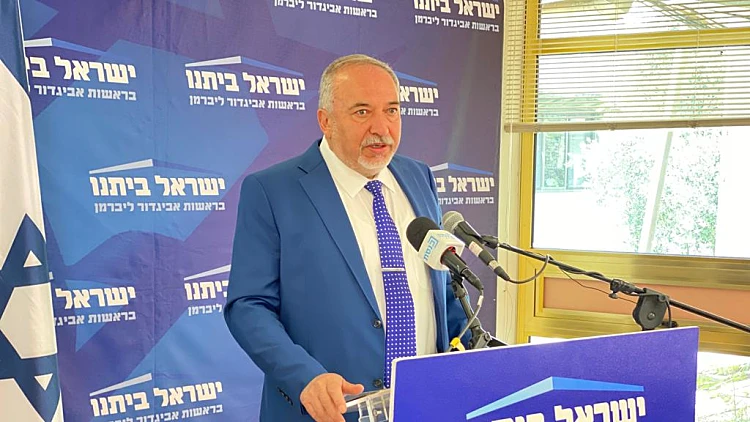 ליברמן נגד משרד הבריאות: אין צורך בהגבלות התקהלות