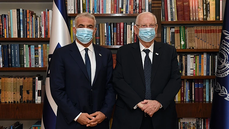 ריבלין נועד עם לפיד ובנט: "עמדו מאחורי בקשתם לקבל את המנדט"