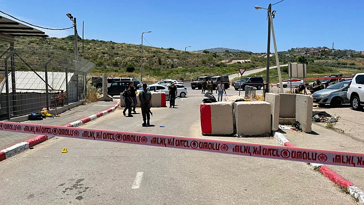 תחקיר ניסיון הפיגוע: המחבלים נעצרו כשב"חים - ופתחו באש