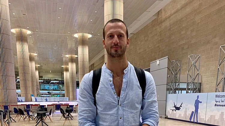 מייקל לואיס בווידוי כן: "שלם עם המוות. התחבקתי איתו כמה פעמים" | רשת 13