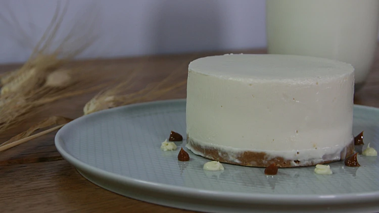 עוגת גבינה עם הפתעת אלפחורס בפנים של ניקול צינהוז | רשת 13