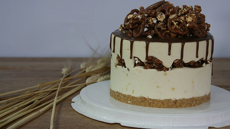 עוגת מוס בלונדי מלוח עם בייגלה ופופקורן של רביד מזרחי | רשת 13