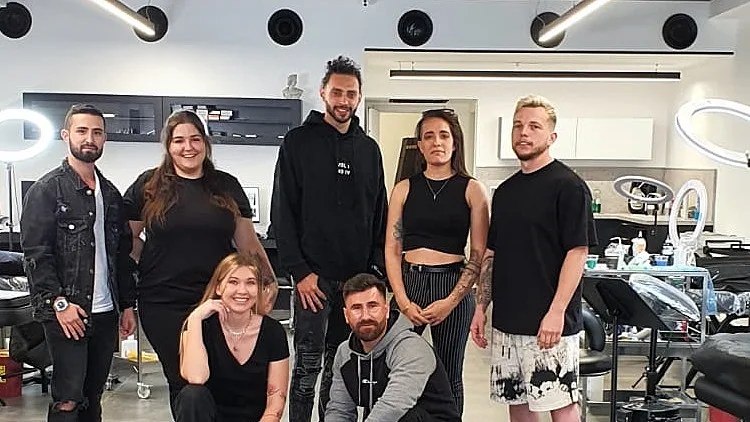 צוות המקעקעים של ARTATOO