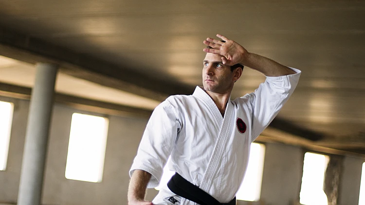 חיזוק הגוף והנפש: מועדון קראטה גוג'ו-ריו של יפתח גוברין מזמין אתכם לשיעור ניסיון בחינם | רשת 13