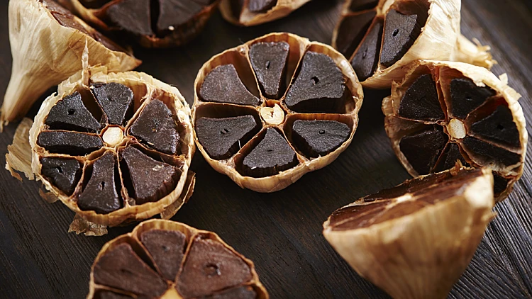 Cloves,of,black,garlic