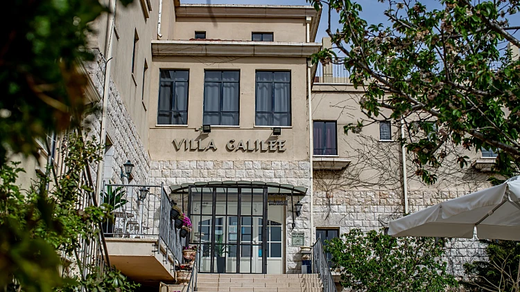 המלון שמציע לכם ארוחת בוקר, בלי לישון בהכרח לילה קודם במקום | רשת 13