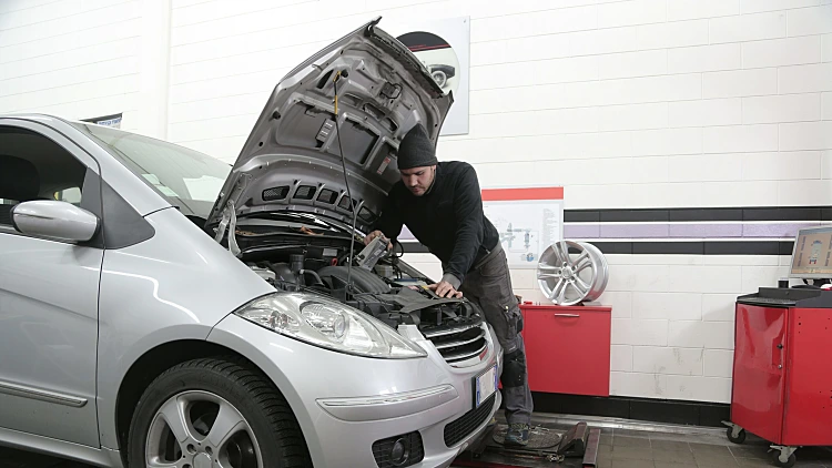 הנעה לפעולה – על סוגי מנועים ברכב | רשת 13