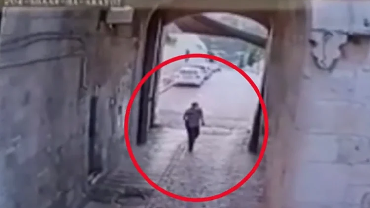 מחזיק חפץ ונמלט מהשוטרים: תיעוד רגעיו האחרונים של איאד אלחלק