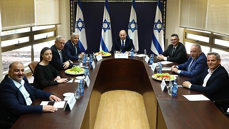 גורם בכיר מבהיר: אם הסוגיה הפלסטינית תעלה - הקואליציה תקרוס