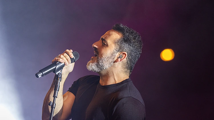 לראשונה בקריירה: קובי אפללו עולה על הבמה - כשחקן