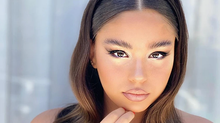 איפור ע"י מרין בוגנים