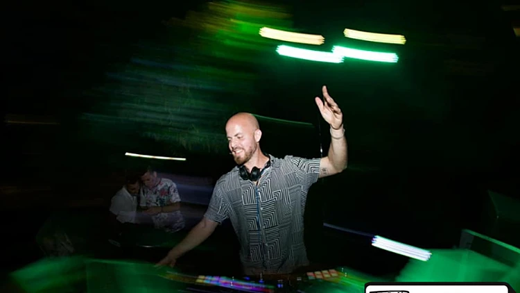 עומר באואר בעלי חברת קסטה