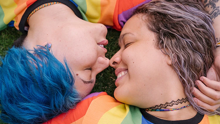 Young,teen,lesbian,love.,gay,women,kissing,in,public.