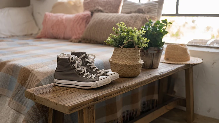 שולחן עץ עבודת יד כפרי by אורי