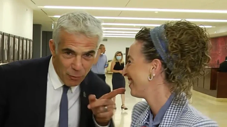 "אלופת העולם": כשלפיד התפרץ לריאיון של סילמן בחדשות 13 • צפו