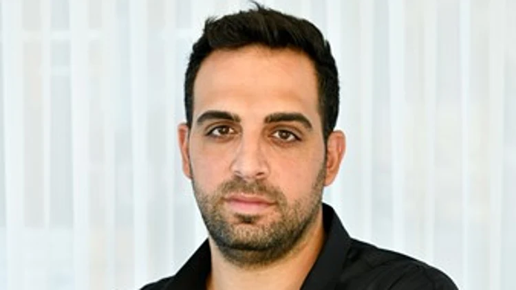 יוני בוסיקלה - האיש שלכם לתוספות שיער מנצחות