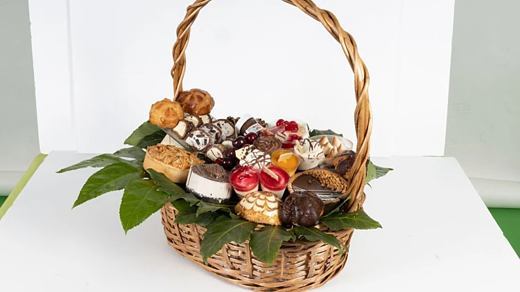 מגש פירות מעוצב לשולחן אירוח, וכן מתנה מקורית ומפנקת במיוחד | רשת 13