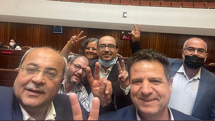 חברי הרשימה לאחר ההצבעה על חוק האזרחות בכנסת