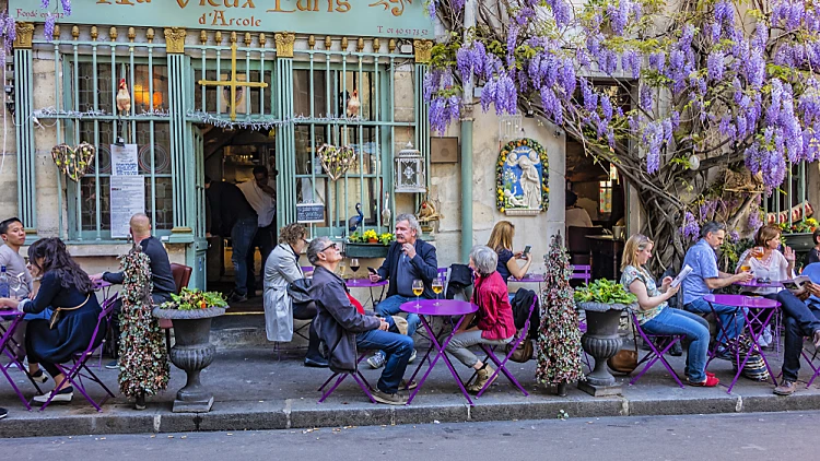 Paris,,france, ,april,8,,2017:,au,viuex,paris,d'arcole