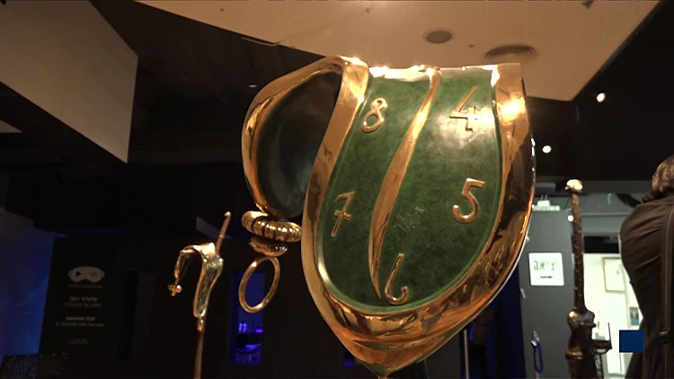 אבק כוכבים: מצעד סלבס בתערוכת סלבדור דאלי