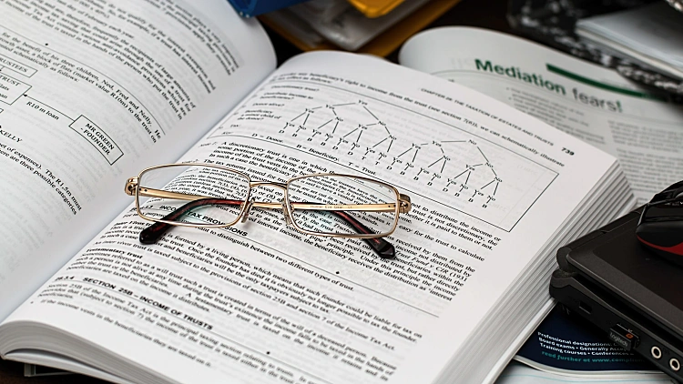 שוקלים אם ללמוד תואר שני? הנה כל הסיבות למה אתם צריכים לעשות את זה | רשת 13