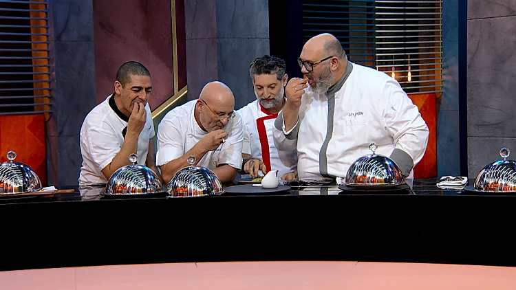 "זאת מנה שהייתי גונב בכיף": השפים טועמים את מנות הגילטי פלז'ר של המתמודדים